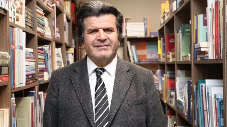 Her Taraf - Türkiyenin habercisi / Sezai Hoca, mesleğine dönmek için mücadelesini sürdürüyor
