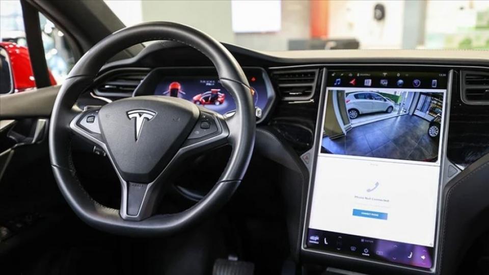 Tesla, 13 bin aracını geri çağırıyor