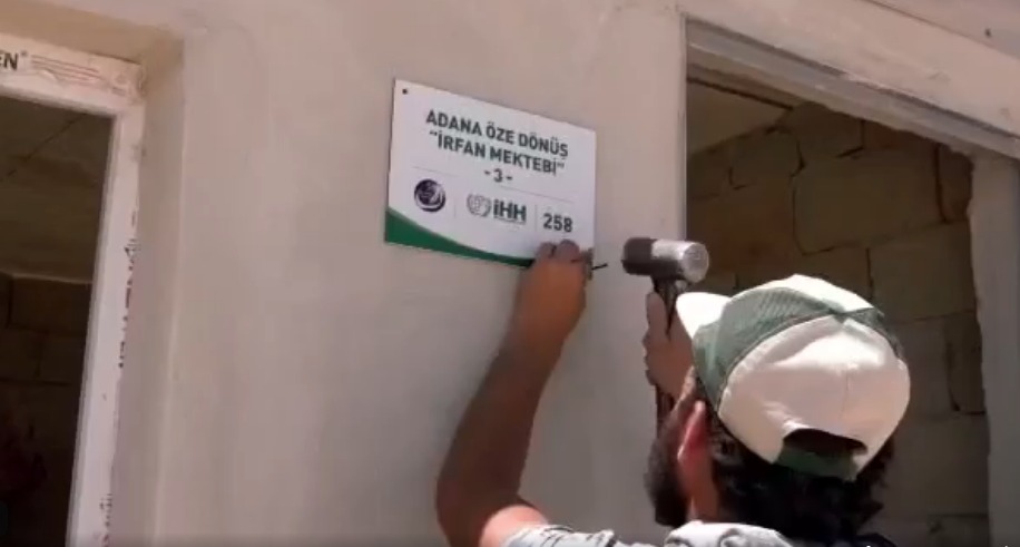 ADANA ÖZE DÖNÜŞ DERNEĞİ İDLİPTE MÜLTECİLER İÇİN 50 ADET YAŞAM EVİ YAPTIRDI
